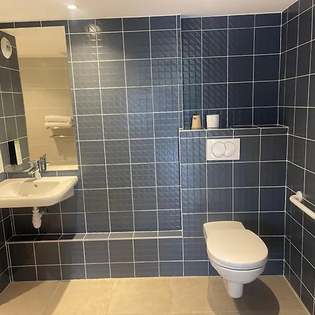 Kyriad Direct Montpellier Jean De Védas - La Peyrière Hotel