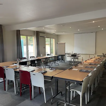 Hotell Kyriad Direct Montpellier Jean De Vedas - La Peyriere