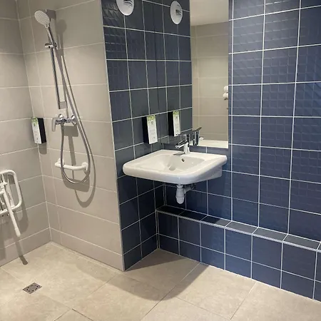 Hotel Kyriad Direct Montpellier Jean De Vedas - La Peyriere