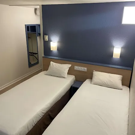 Kyriad Direct Montpellier Jean De Védas - La Peyrière Hotel 2*