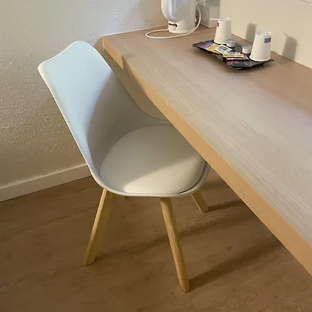 Hotell Kyriad Direct Montpellier Jean De Vedas - La Peyriere