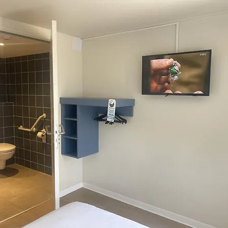 Kyriad Direct Montpellier Jean De Vedas - La Peyriere Hotel 2*