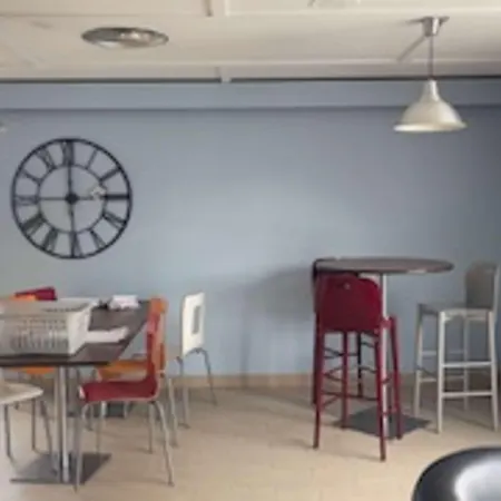 Kyriad Direct Montpellier Jean De Vedas - La Peyriere Otel 2*