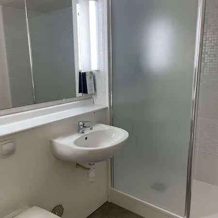 Kyriad Direct Montpellier Jean De Vedas - La Peyriere Otel Saint-Jean-de-Védas