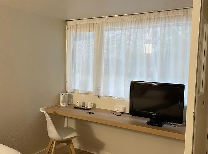 Kyriad Direct Montpellier Jean De Vedas - La Peyriere Hotell 2*