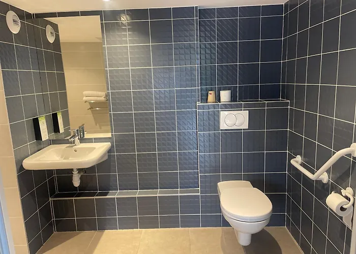 Kyriad Direct Montpellier Jean De Vedas - La Peyriere Hotell