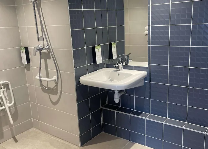 Hotell Kyriad Direct Montpellier Jean De Vedas - La Peyriere