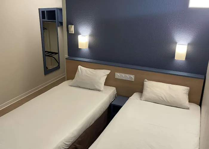 Kyriad Direct Montpellier Jean De Vedas - La Peyriere Hotell 2*